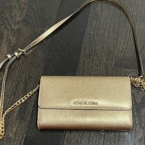 MICHAEL KORS GOLD CROSSBODY BAG